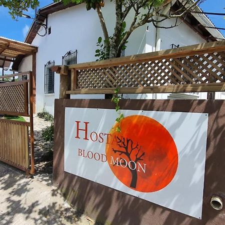 Hostal Blood Moon Rio Dulce Exterior photo